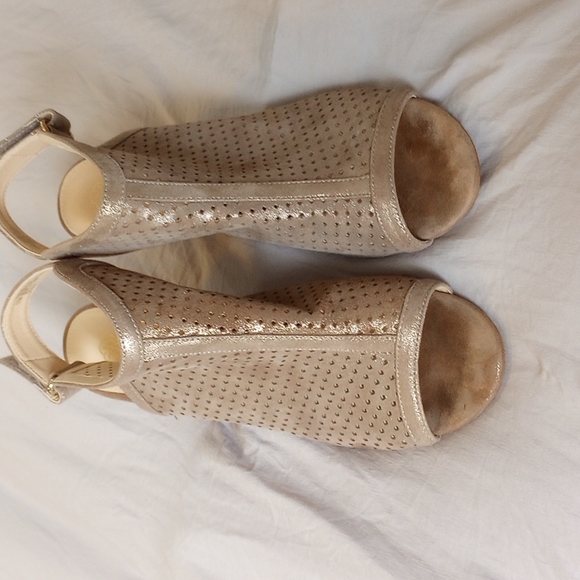 Isola Heels - Picture 3 of 11